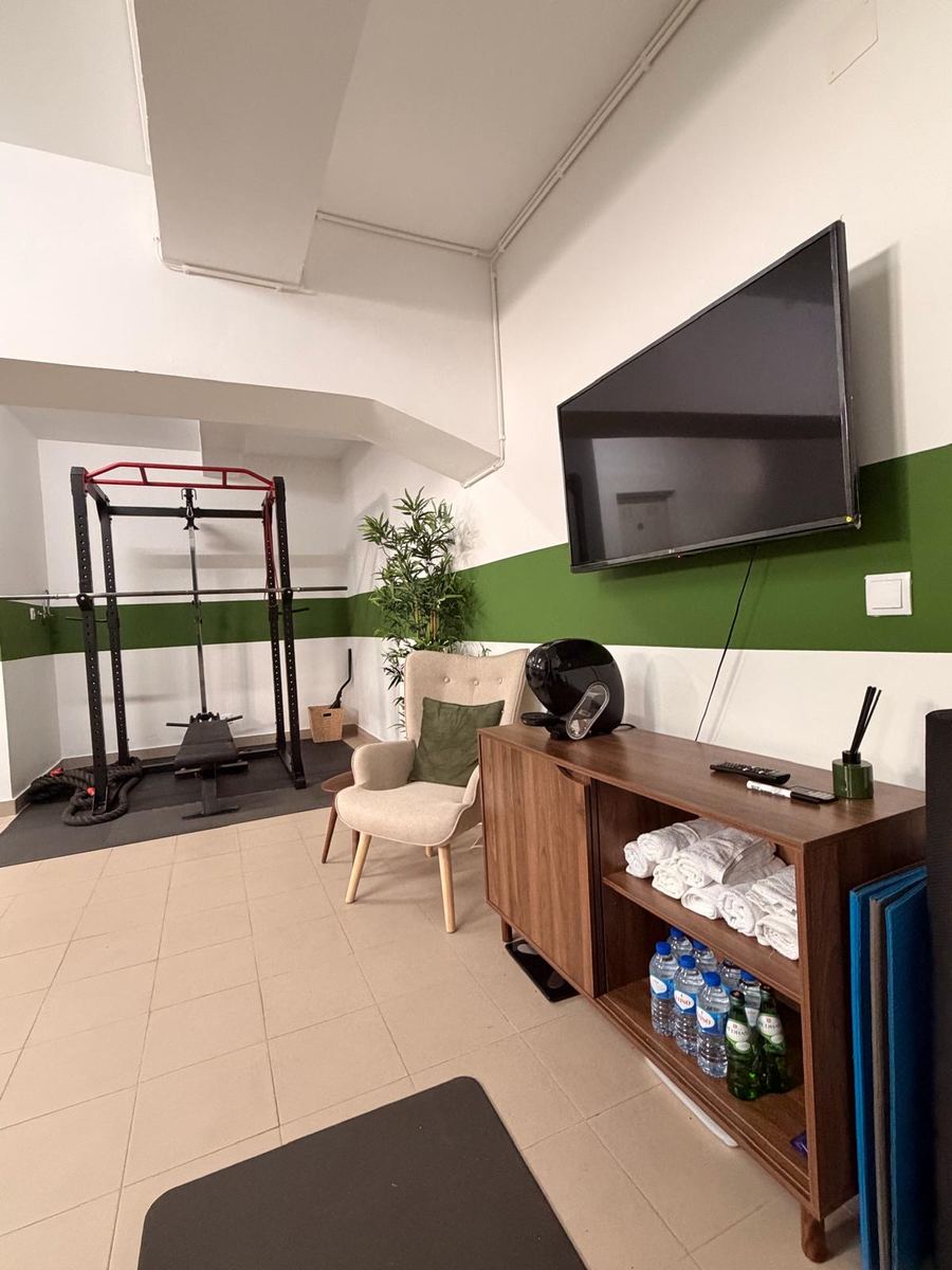 Vista geral do estúdio de personal training no Areeiro